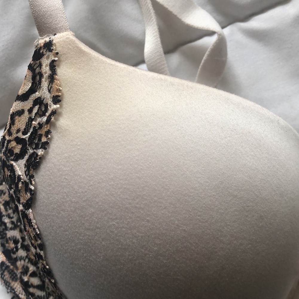 Victoria Secret Bra - Picture 4 of 9